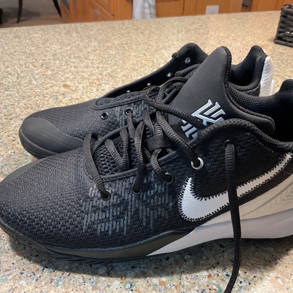Nike Kyrie Flytrap AQ3412-001 Sneakers 7Y